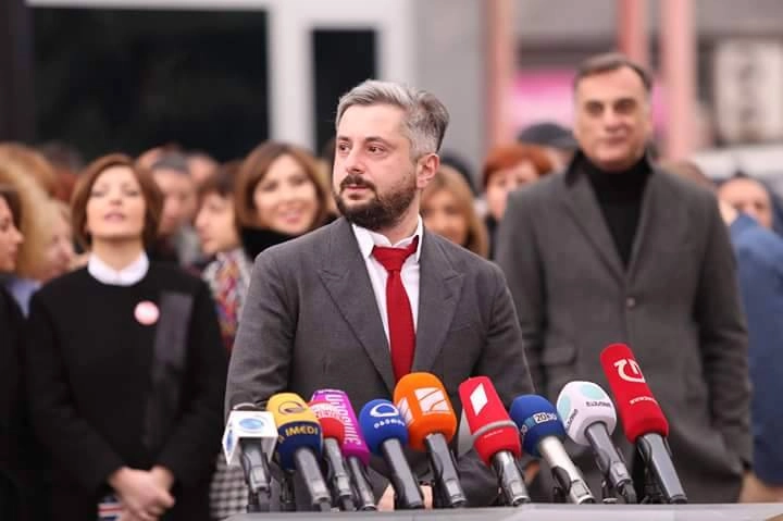 ნიკა გვარამია 15:00 საათზე საგანგებო ბრიფინგს გამართავს