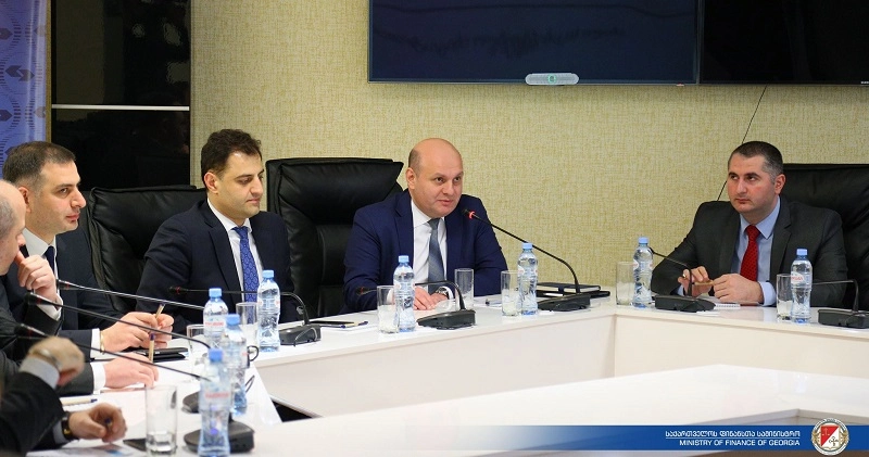 ნოდარ ხადური კომერციული ბანკების წარმომადგენლებს შეხვდა