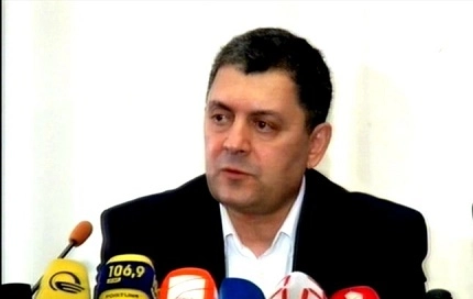 ადვოკატები დემირელის კოლეჯის მმართველისა და მისი ოჯახისთვის ლტოლვილის სტატუსის მინიჭებას ითხოვენ