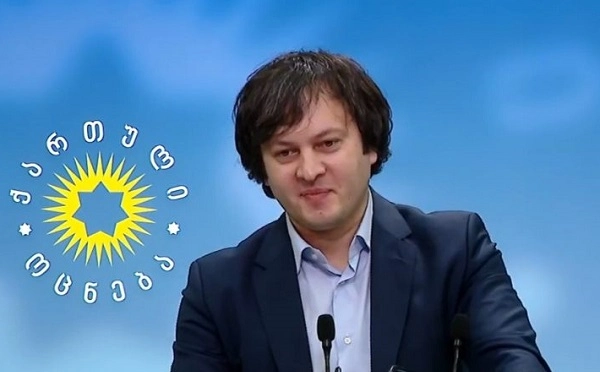 მთელი ციხე იცინის იმაზე, რომ დღეში 3 ლიტრ ლიმონათს სვამს - ირაკლი კობახიძე მიხეილ სააკაშვილზე 