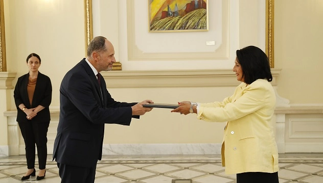  ევროკავშირის ელჩმა საქართველოს პრეზიდენტს რწმუნებათა სიგელები გადასცა