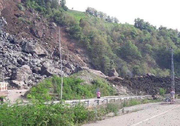 თურქეთში გვირაბთან კლდე ჩამოიშალა