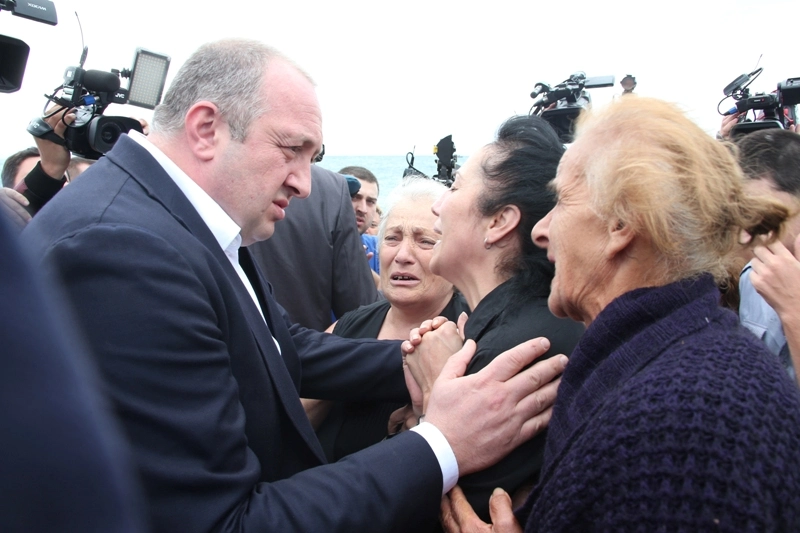 პრეზიდენტი დაკარგული ჯარისკაცების სამძებრო-სამაშველო ღონისძიებებს გონიოში გაეცნო