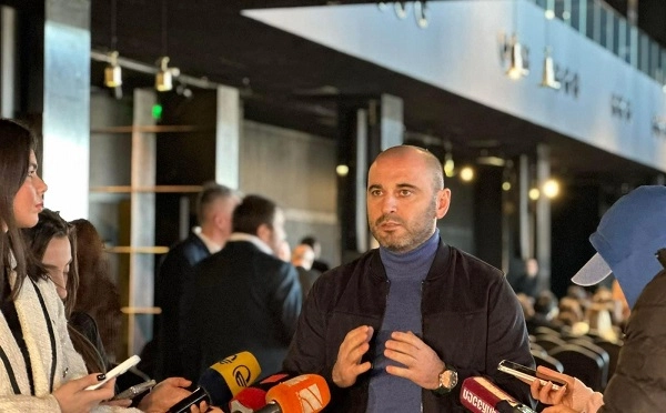 ათასობით მოქალაქე რიგში დგას, რომ ხელი მოაწეროს სააკაშვილის თავისუფლებას, სალომე ზურაბიშვილმა უნდა მიიღოს გადაწყვეტილება და გაათავისუფლოს მიხეილ სააკაშვილი - ლევან ხაბეიშვილი