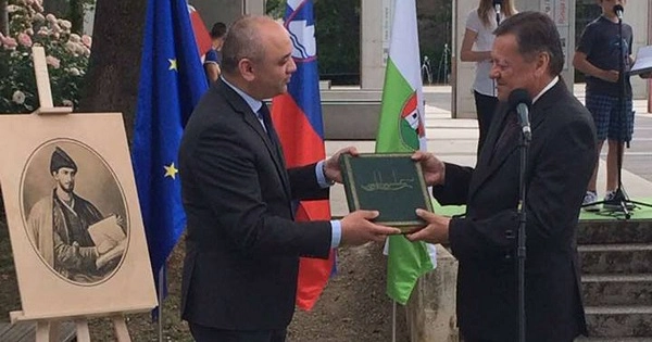  ლიუბლიანაში შოთა რუსთაველის „ვეფხისტყაოსნის“ აფორიზმით ბარელიეფი გაიხსნა