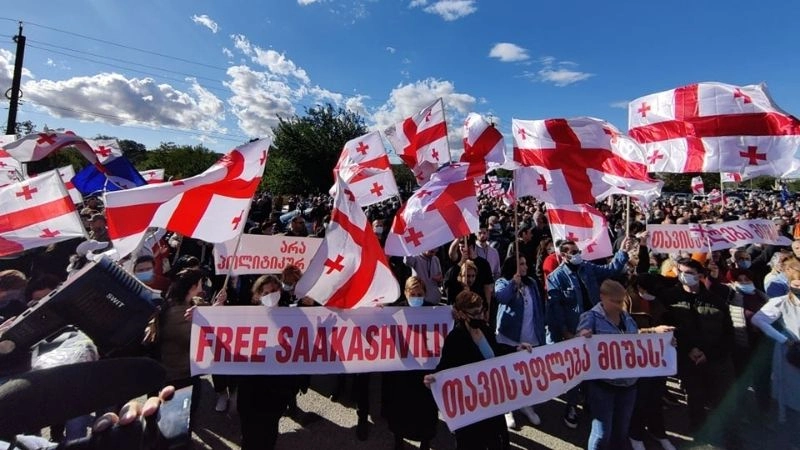 რუსთავის ციხესთან სააკაშვილის მხარდამჭერი აქცია იმართება