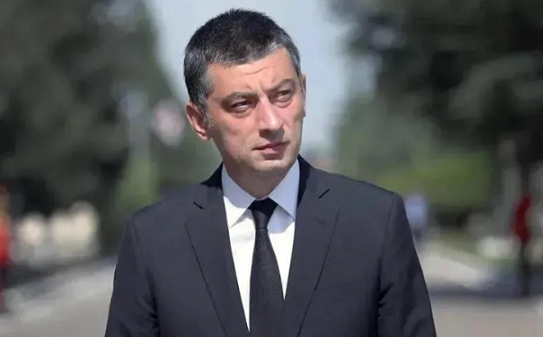 როგორ შეიძლება, შენს მოქალაქეებს, რომლებმაც ეთნიკური წმენდა გამოიარეს, მოსთხოვო ბოდიშის მოხდა, როგორ შეიძლება, შენს სახელმწიფოს დააბრალო ომის დაწყება, ამის შემდეგ რაღაც ტექსტი დაწერო და ვიღაცა შენი მონა, კლოუნი გამოვიდეს - გახარია