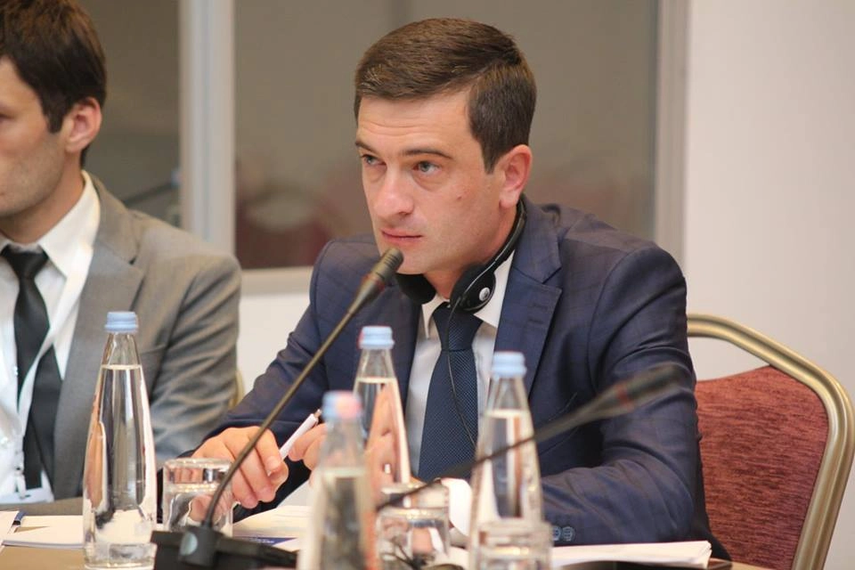 დავით ბალაძე საინვესტიციო პოლიტიკის შესახებ კონფერენციას ესწრება