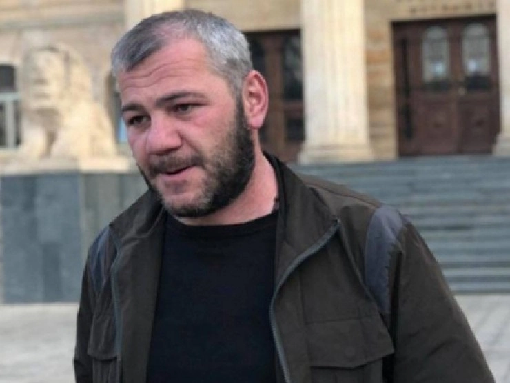 ზაზა სარალიძემ სასამართლო პროცესი, რომელზეც მთავარი მოწმე იკითხება, პროტესტის ნიშნად დატოვა