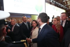     პრემიერი პარიზში მსოფლიო ლიდერებს მიესალმა