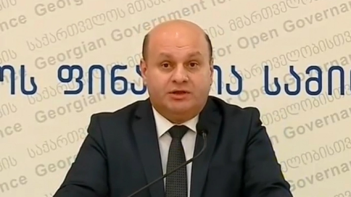 ნოდარ ხადური მიიჩნევს, რომ პრემია თავისი არსით შესანარჩუნებელია