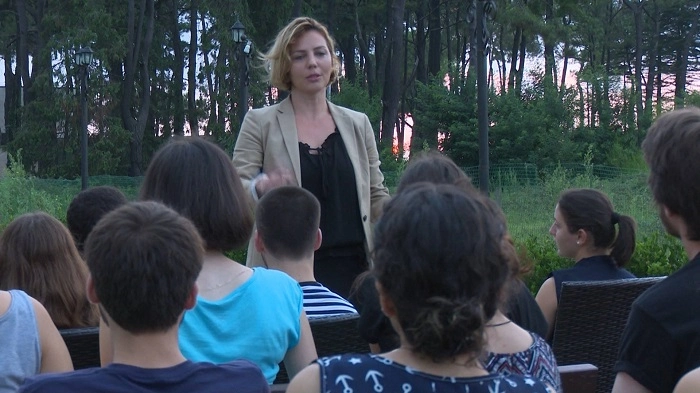 ანა დოლიძე კამპანიის „შენი ხმა ჩვენი მომავალია“-ს ფარგლებში ქობულეთში საზაფხულო სკოლას ეწვია