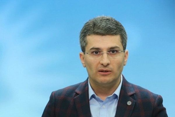 „ქართული ოცნება“ ამბობს რომ თავის მაჟორიტარ დეპუტატებთან, გარკვეული პირობით, შეთანხმდა