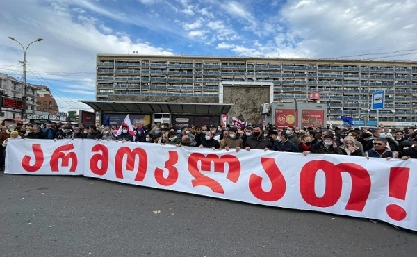 "ნაციონალური მოძრაობის" საპროტესტო მსვლელობა დაიწყო 