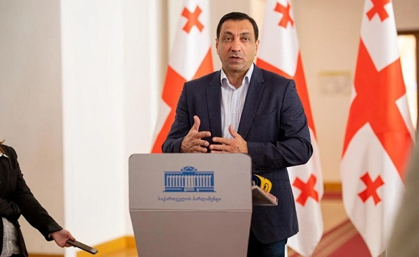 საზოგადოებამ უნდა იცოდეს, რომ „ქართული ოცნება“ და „გირჩი“ ქალთა უფლებებს ომს უცხადებენ - ლევან ბეჟაშვილი