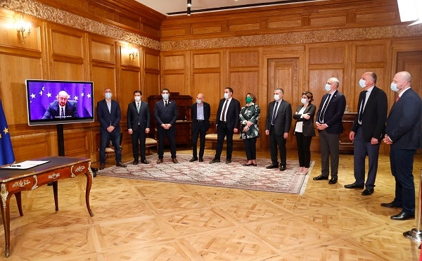 ოპოზიციამ ამნისტიის ალტერნატიული კანონპროექტი დაარეგისტრირა