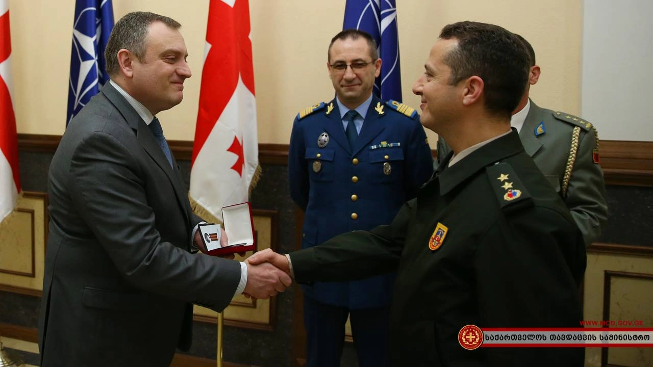  თავდაცვის სამინისტროში ნატოელი ოფიცრები დააჯილდოეს