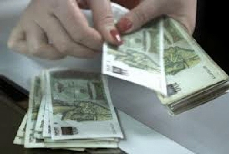 ლარი ისევ უფასურდება