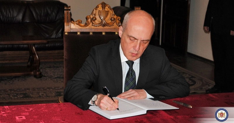 დავით ზალკალიანმა ყაზახ ხალხს მიუსამძიმრა