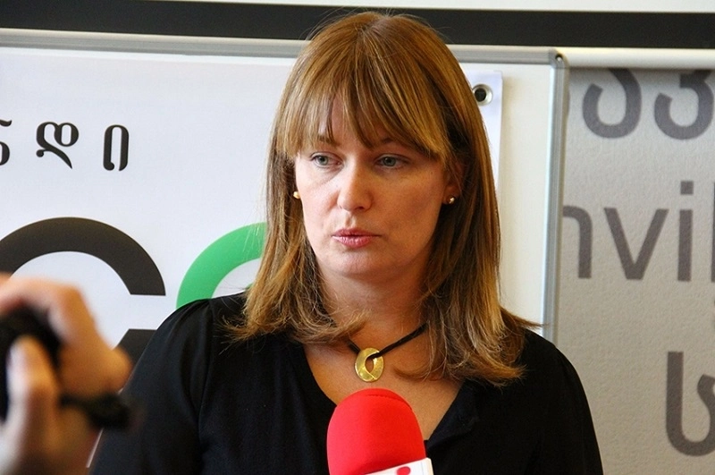  სანდრა რულოვსი „ქართული ოცნების“ მერობის კანდიდატს დებატებში განმუხურის ამფითეატრში იწვევს