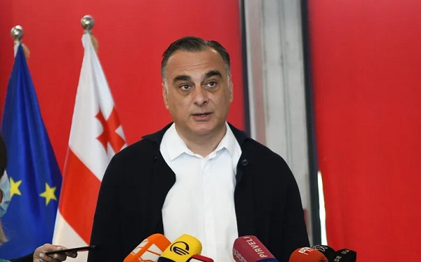 ზაალ უდუმაშვილი "ნაციონალურ მოძრაობას" ტოვებს და მედიაში ბრუნდება