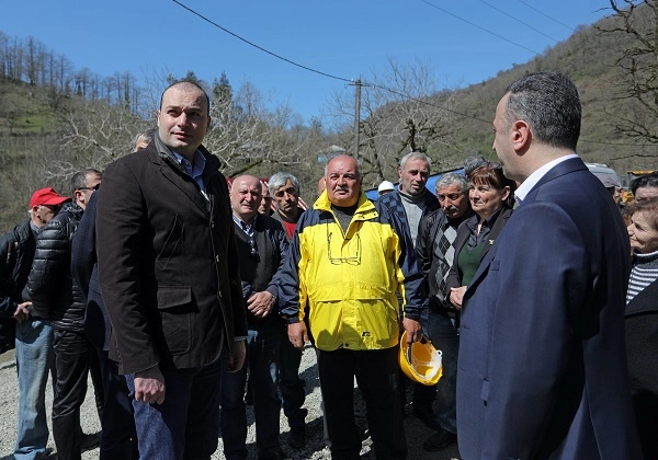 მამუკა ბახტაძემ ბუკისციხე-ზემო სურების დამაკავშირებელი გზის სარეაბილიტაციო სამუშაოები დაათვალიერა