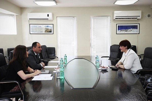 დიმიტრი ქუმსიშვილი საქართველოში ADB-ის ახლადდანიშნულ მუდმივ წარმომადგენელ იეშიმ ელჰან კაიალს  შეხვდა