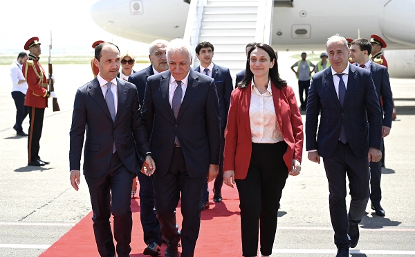 სომხეთის პრეზიდენტმა საქართველოში ოფიციალური ვიზიტი დაიწყო