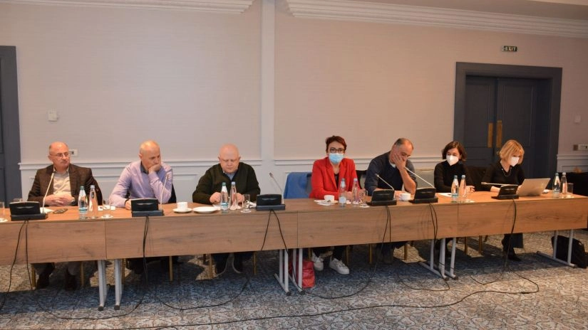 სააკაშვილის მკურნალობის გაგრძელება დაუყოვნებლივ რეკომენდებულია ფუნქციურად გამართულ, დიდი გამოცდილების მქონე პოლიპროფილურ ჰოსპიტალში - სახალხო დამცველის მიერ შექმნილ ექიმთა ჯგუფის დასკვნა 
