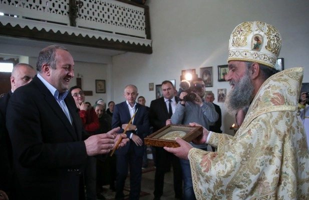 საქართველოს პრეზიდენტმა გიორგობის დღესასწაული საქართველოს მოსახლეობას კასპიდან მიულოცა