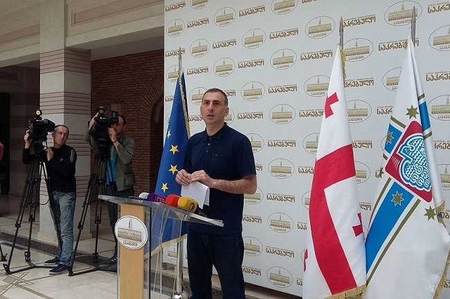  ალეკო ელისაშვილმა თბილისის საკრებულო დატოვა