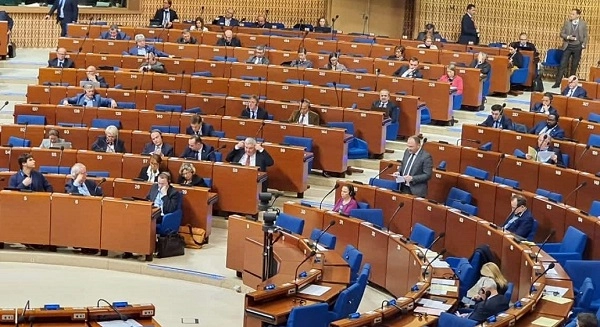 მე წარმოვადგენ ქვეყანას, რომლის ტერიტორიის 20% ოკუპირებულია რუსეთის მიერ და მტკიცედ ვეწინააღმდეგებით ამ აგრესორი ქვეყნის დელეგაციის უფლებამოსილების ცნობას -  ირაკლი ბერაია