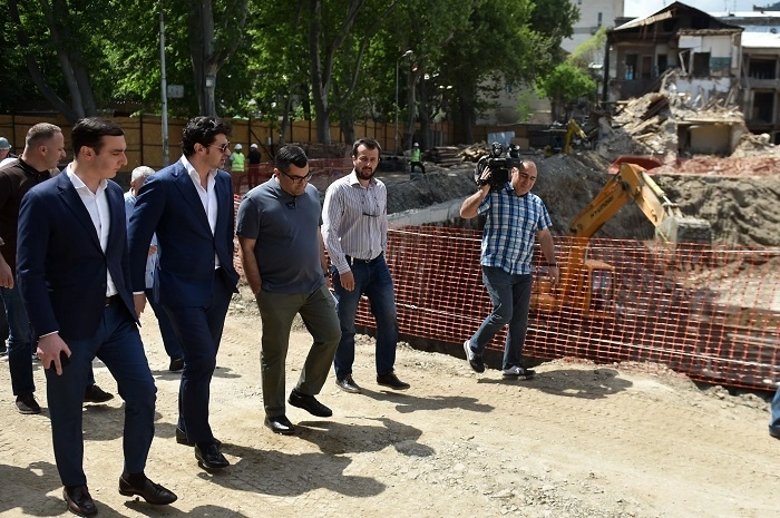 კახა კალაძე ორბელიანის მოედანზე მიმდინარე სარეაბილიტაციო სამუშაოებს გაეცნო