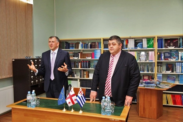 აჭარის მთავრობის თავმჯდომარე შორეული ნაოსნობის კაპიტნებს შეხვდა