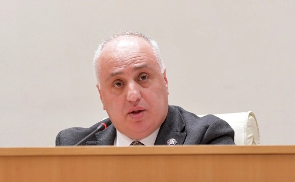 თუ მოქალაქეები ქვეყნიდან გარბიან, მაშინ თბილისში რატომაა ამხელა საცობი? - დიმიტრი ხუნდაძე