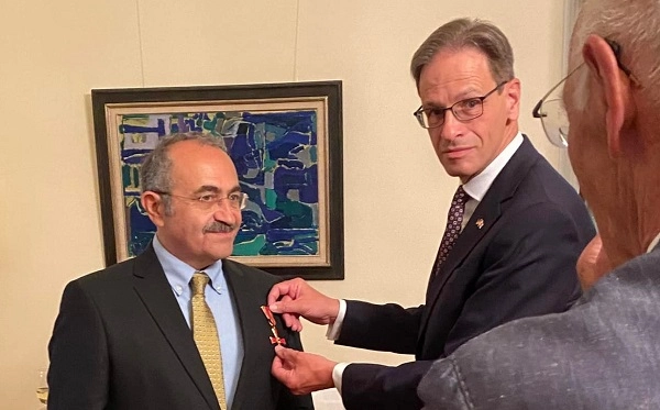 გერმანიის პრეზიდენტმა ალექსანდრე კარტოზია დამსახურების ორდენის დამსახურების ჯვრით დააჯილდოვა