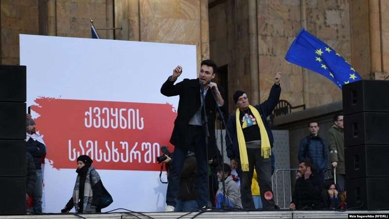  ცალკეული პოლიტიკოსების ვიზიტები რუსეთში ზიანს აყენებს ქვეყანას - მოძრაობა"სირცხვილია"