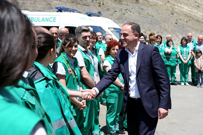  დავით ნარმანია 13 ივნისის სტიქიისას მორიგე ექიმებს შეხვდა