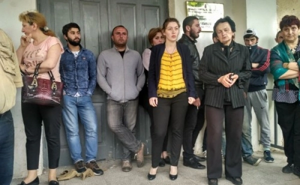 ნიქოზის საჯარო სკოლის დირექტორი მასწავლებლებმა სკოლაში არ შეუშვეს