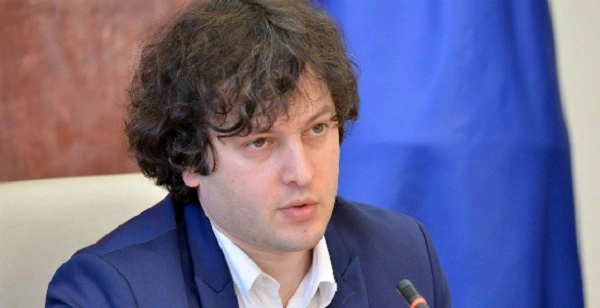 ოქუაშვილი თვითონ ამბობს ყველაფერს და აბსოლუტურად კომიკურია, სასაცილოა ის ჩანაწერები, რომლებსაც ავრცელებს - კობახიძე