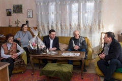 გიორგი ტყემალაძემ და ვლადიმერ ძნელაძემ ღვაწლმოსილი თბილისელების ოჯახებს საახალწლო საჩუქრები გადასცეს   