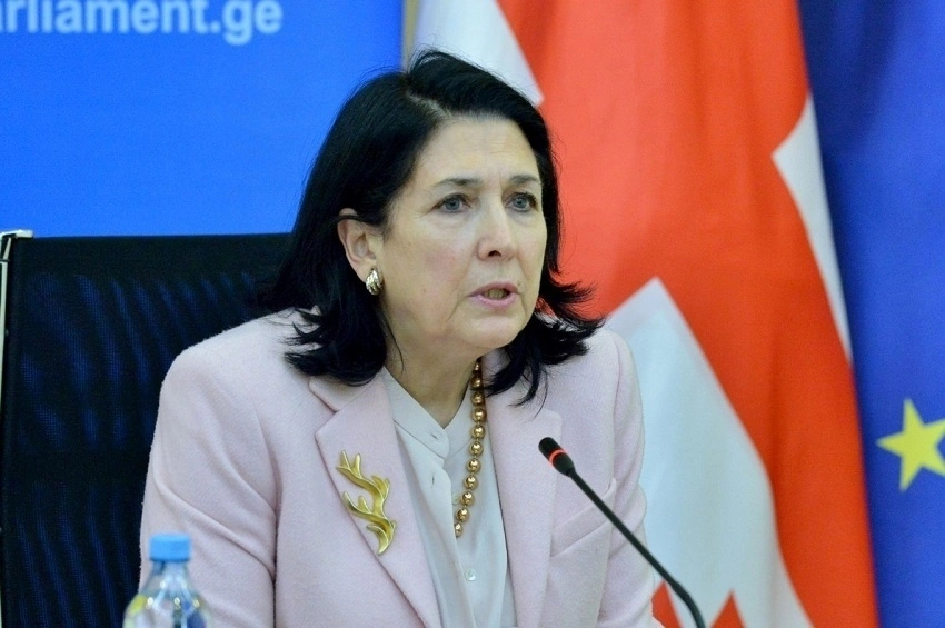 საზოგადოების ნაწილი არჩევნებიდან სალომე ზურაბიშვილის კანდიდატურის მოხსნას ითხოვს