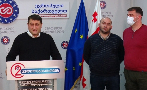 საპარლამენტო ხელფასს გადავურიცხავ იმ აქტივისტებს, რომლებიც ივანიშვილის რეჟიმის წინააღმდეგ იბრძვიან - ნაკაიძე