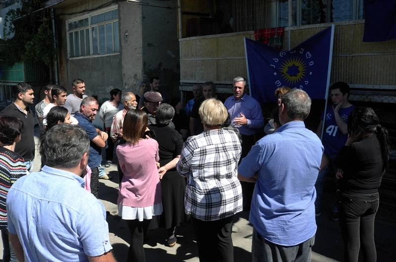 შოთა ხაბარელი  სოფელ სააკაძის მოსახლეობას შეხვდა
