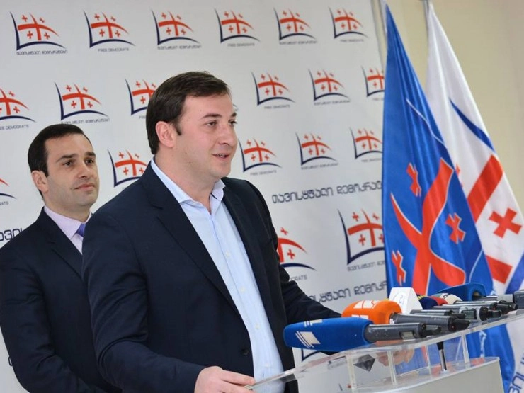 "თავისუფალ დემოკრატებს" ვახტანგ მჭედლიძე შეუერთდა