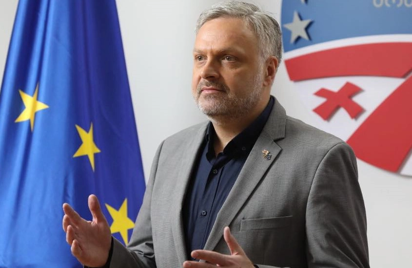დღეს თანამედროვე დავით აღმაშენებელი პუტინის რეჟიმის ციხეში ზის. მიშა, ჩემო ძმაო, ჩვენო პრეზიდენტო, ყველა პატრიოტი არის შენს გვერდით - გია ბარამიძე