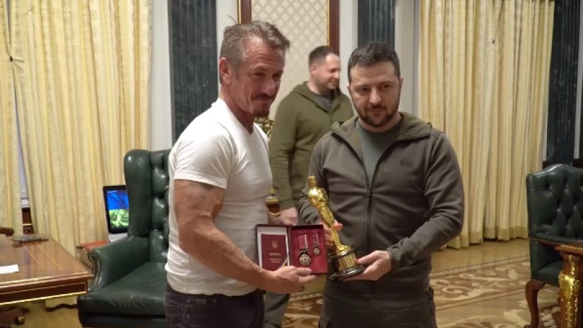 "როცა გაიმარჯვებთ, დამიბრუნეთ" – შონ პენმა ზელენსკის თავისი ოსკარი გადასცა