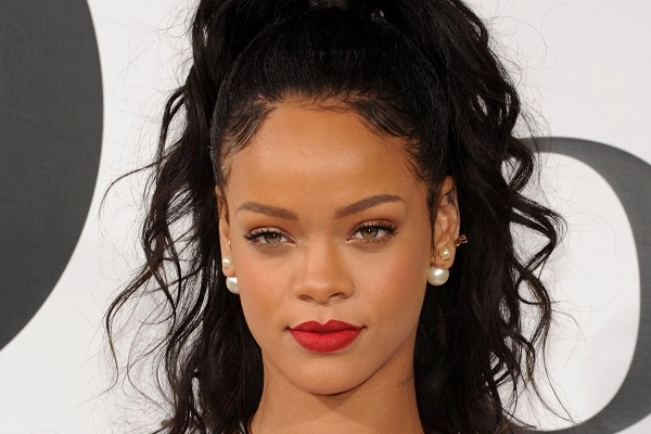 Rihanna მსოფლიო ბრენდებისათვის ყველაზე მომგებიან ვარსკვლავად დასახელდა
