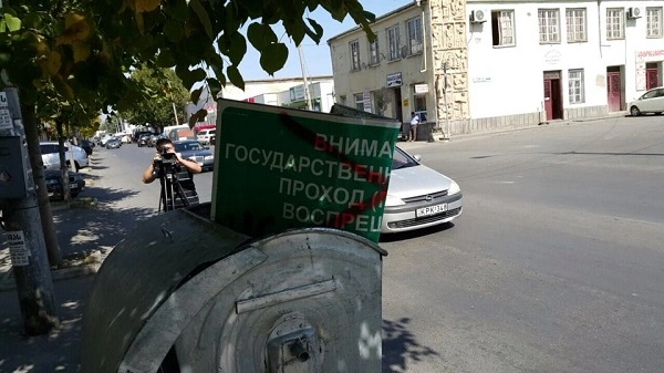 ანდრო ბარნოვმა მთავრობას და რუსების მიერ დადგმულ ბანერს ადგილი მიუჩინა