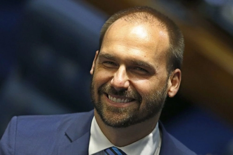 ბრაზილიის პრეზიდენტის ვაჟმა, ედუარდუ ბოლსონარუმ აშშ-ში ელჩობაზე უარი თქვა